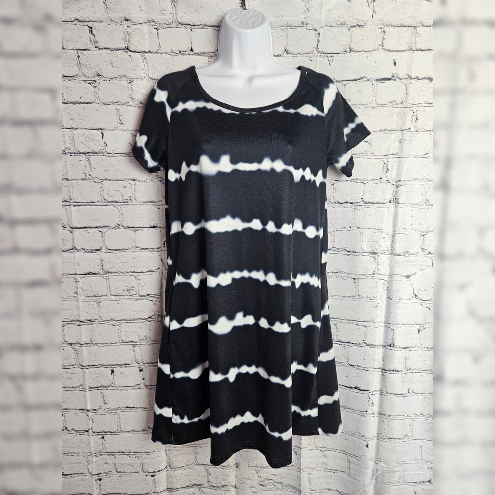 Women’s Casual Black & White Summer T Shirt Dress w/Pockets, size small